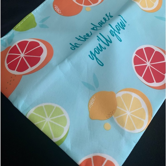 Thrive Causemetics Bag - Picture 4 of 9